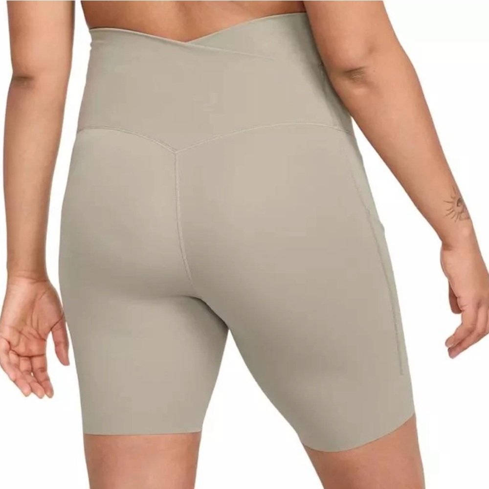 NWT Nike Zenvy High-Rise 8" Maternity Biker Shorts - Light Army - Size M - Picture 2 of 8